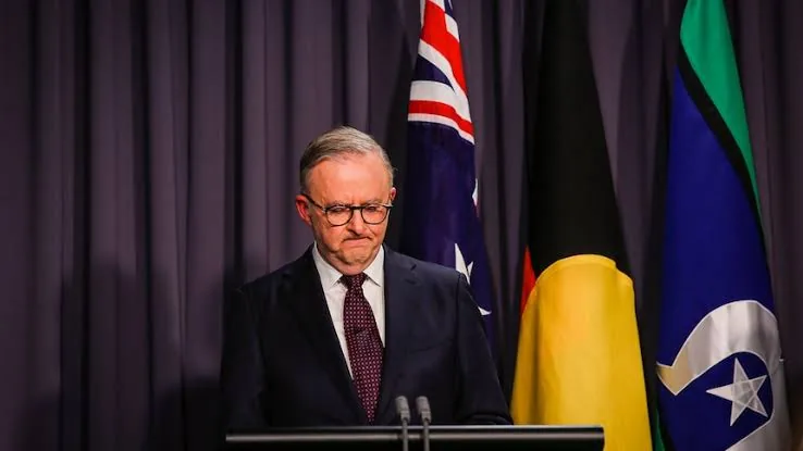 Australia should not have three flags.